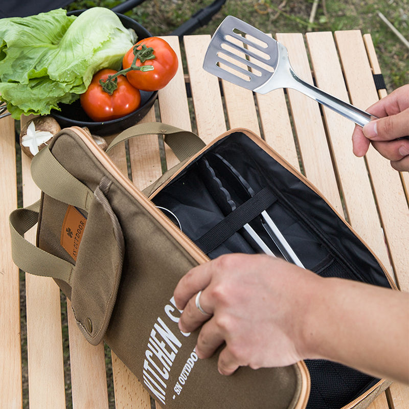 Set da 8 Pezzi per Cucina da C - Camping Cooking And Cutlery Set recensione e prezzo